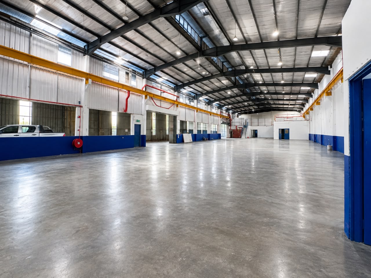 Senai 1.5 Storey Detached Factory 1.2 Acres