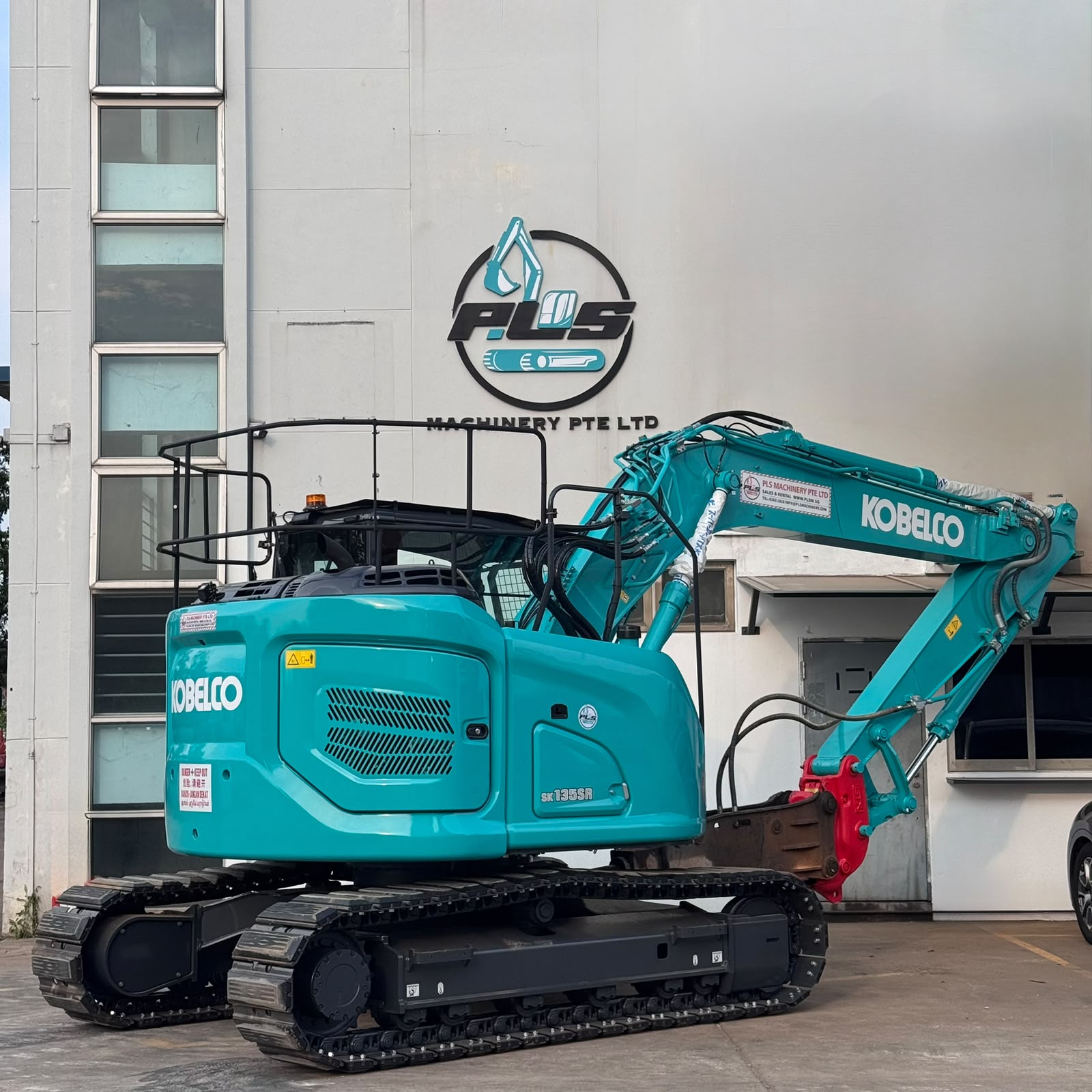 KOBELCO SK135SR photo 2